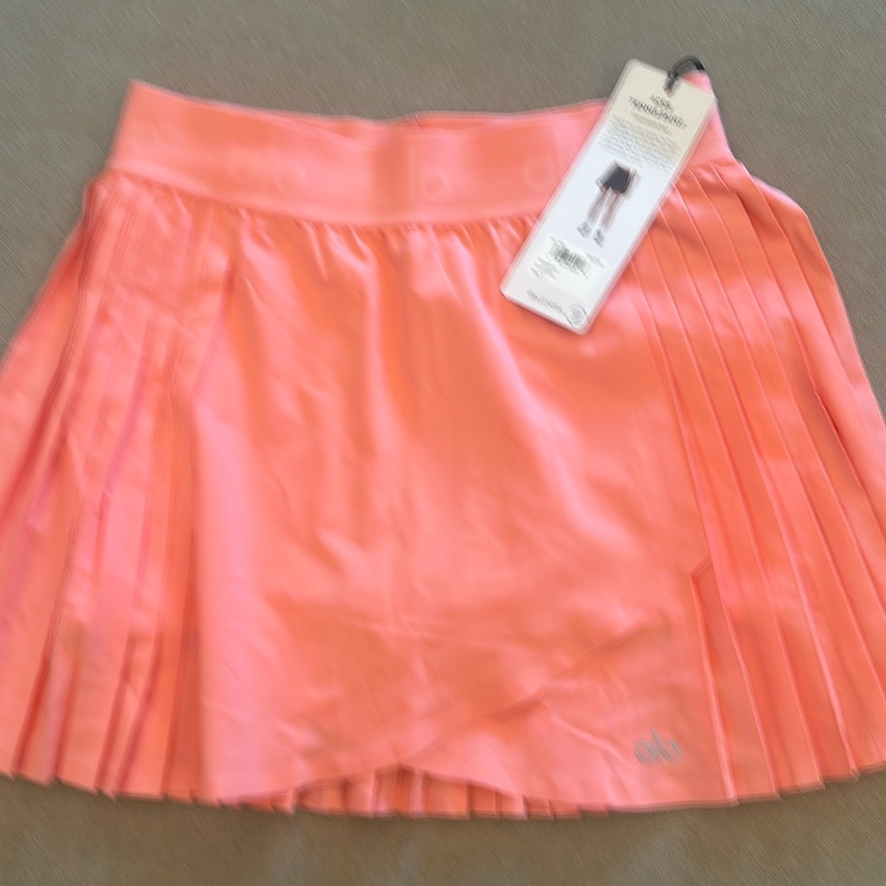 Alo aces tennis skirt small strawberry lemonade